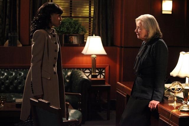 Still of Debra Mooney and Kerry Washington in Scandal (2012)