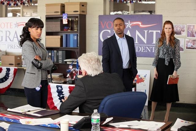 Still of Barry Bostwick, Kerry Washington, Columbus Short and Darby Stanchfield in Scandal (2012)