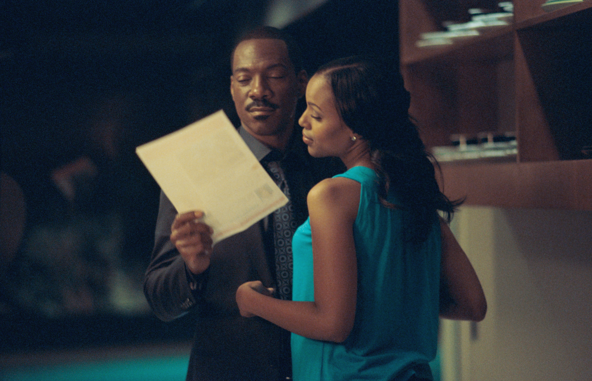 Still of Eddie Murphy and Kerry Washington in Tukstantis zodziu (2012)