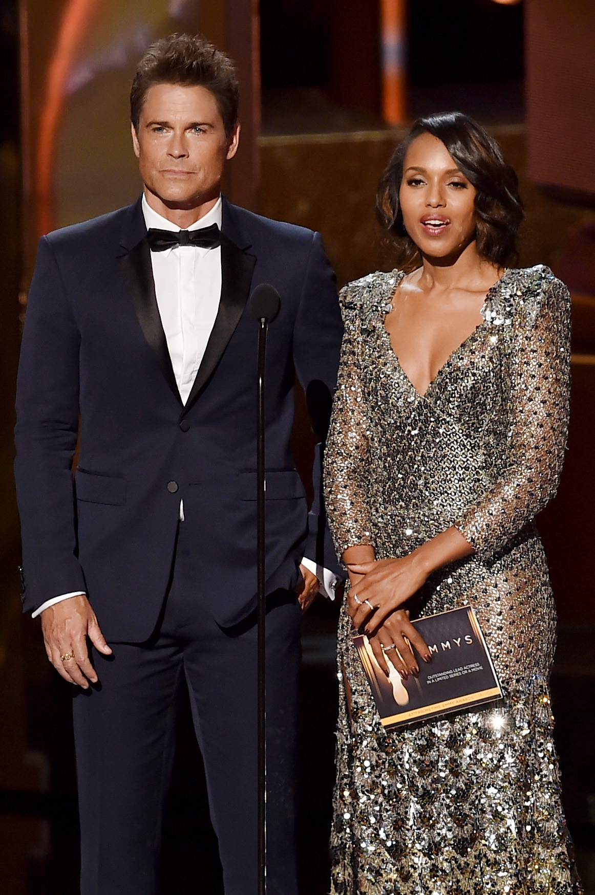 Rob Lowe and Kerry Washington at event of The 67th Primetime Emmy Awards (2015)