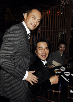 Ken Watanabe and Kôji Yakusho at event of Memoirs of a Geisha (2005)