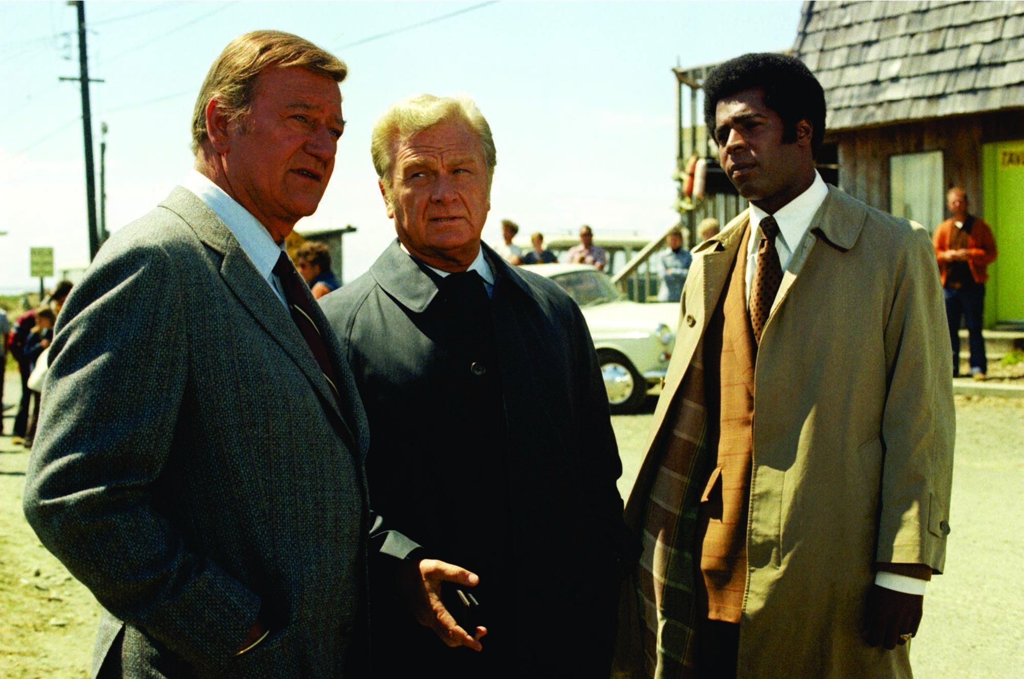 Still of John Wayne, Eddie Albert and Julian Christopher in McQ (1974)