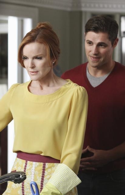 Still of Marcia Cross and Sam Page in Nusivylusios namu seimininkes (2004)