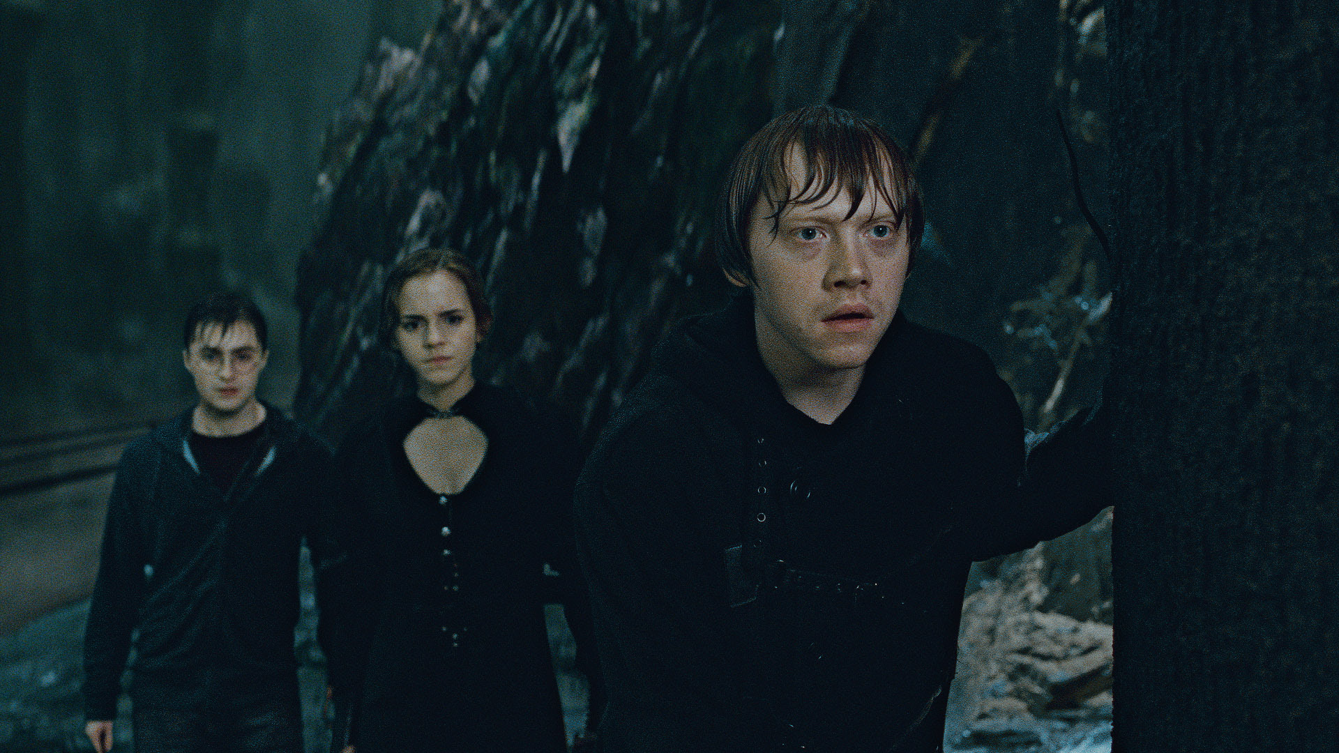 Still of Rupert Grint, Daniel Radcliffe and Emma Watson in Haris Poteris ir mirties relikvijos. 2 dalis (2011)