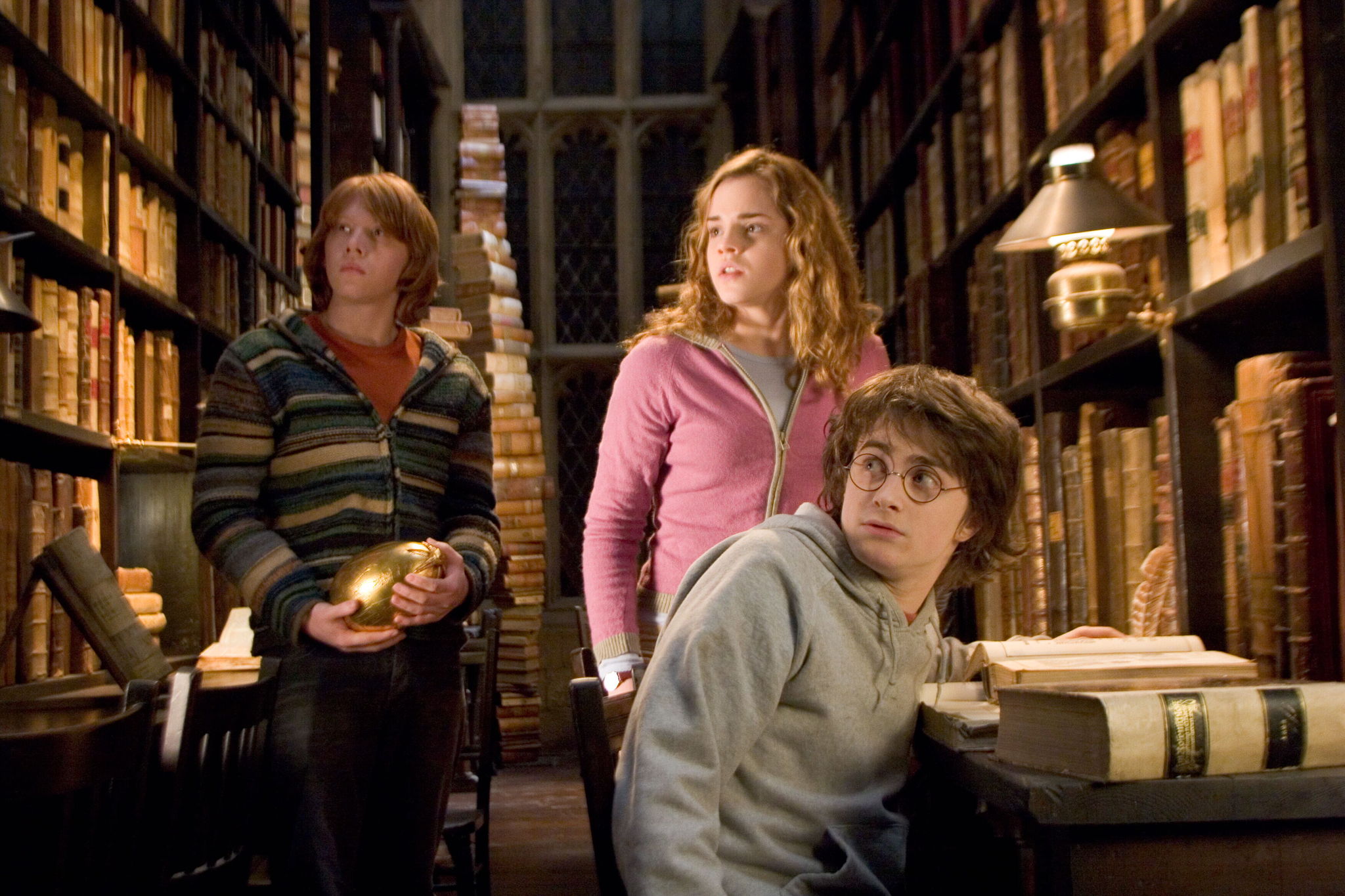 Still of Rupert Grint, Daniel Radcliffe and Emma Watson in Haris Poteris ir ugnies taure (2005)