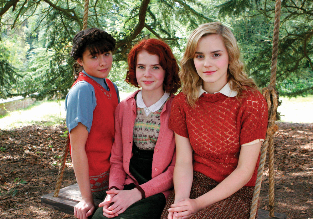 Still of Emma Watson, Yasmin Paige and Lucy Boynton in Ballet Shoes (2007)