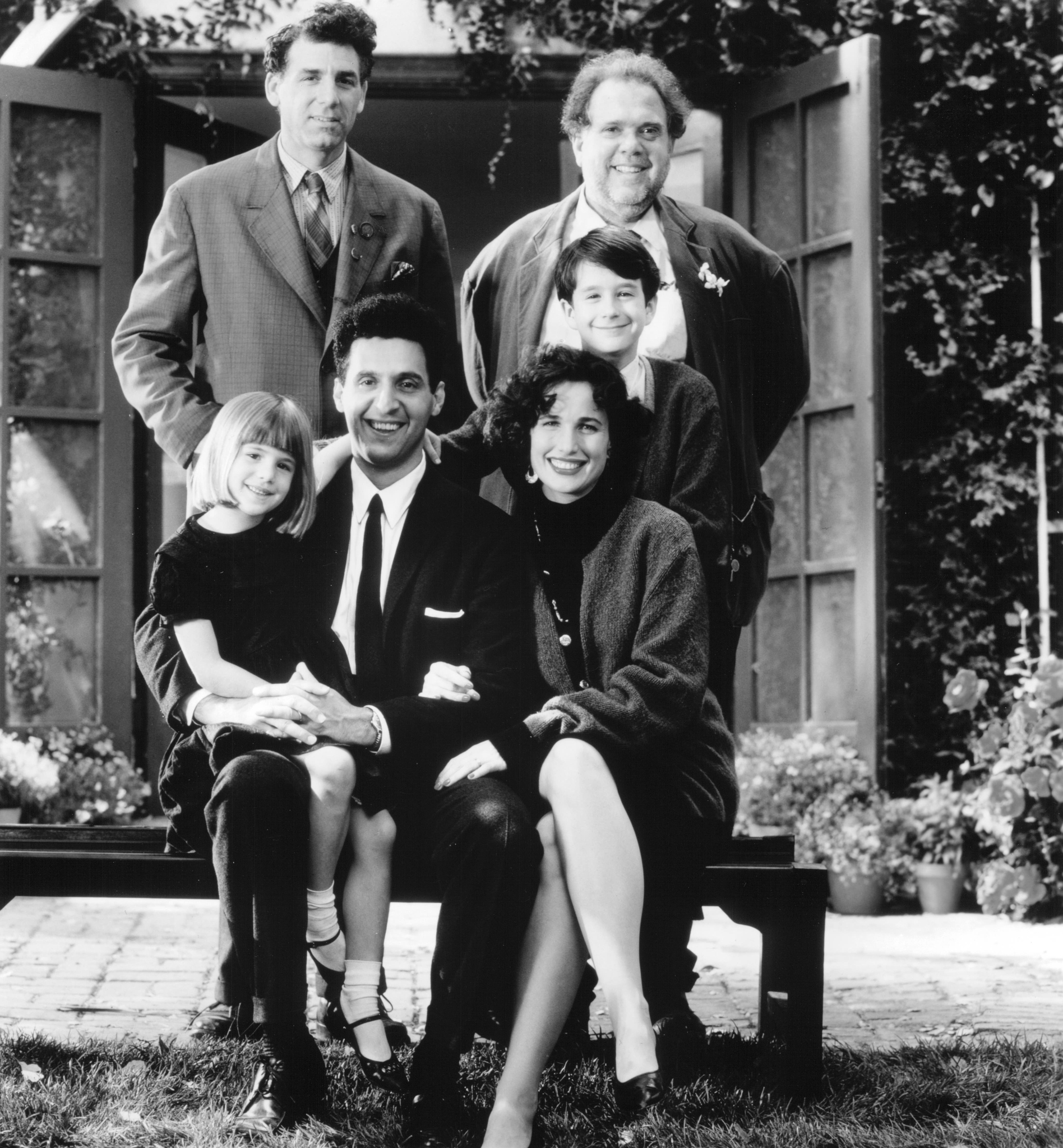 Still of Andie MacDowell, John Turturro, Maury Chaykin, Kendra Krull, Michael Richards and Nathan Watt in Unstrung Heroes (1995)