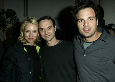 Jeff Vespa, Mark Ruffalo and Naomi Watts at event of We Don't Live Here Anymore (2004)