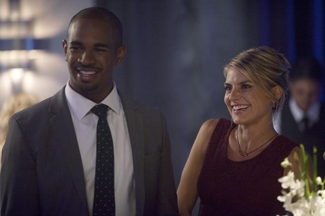Still of Damon Wayans Jr. and Eliza Coupe in Happy Endings (2011)
