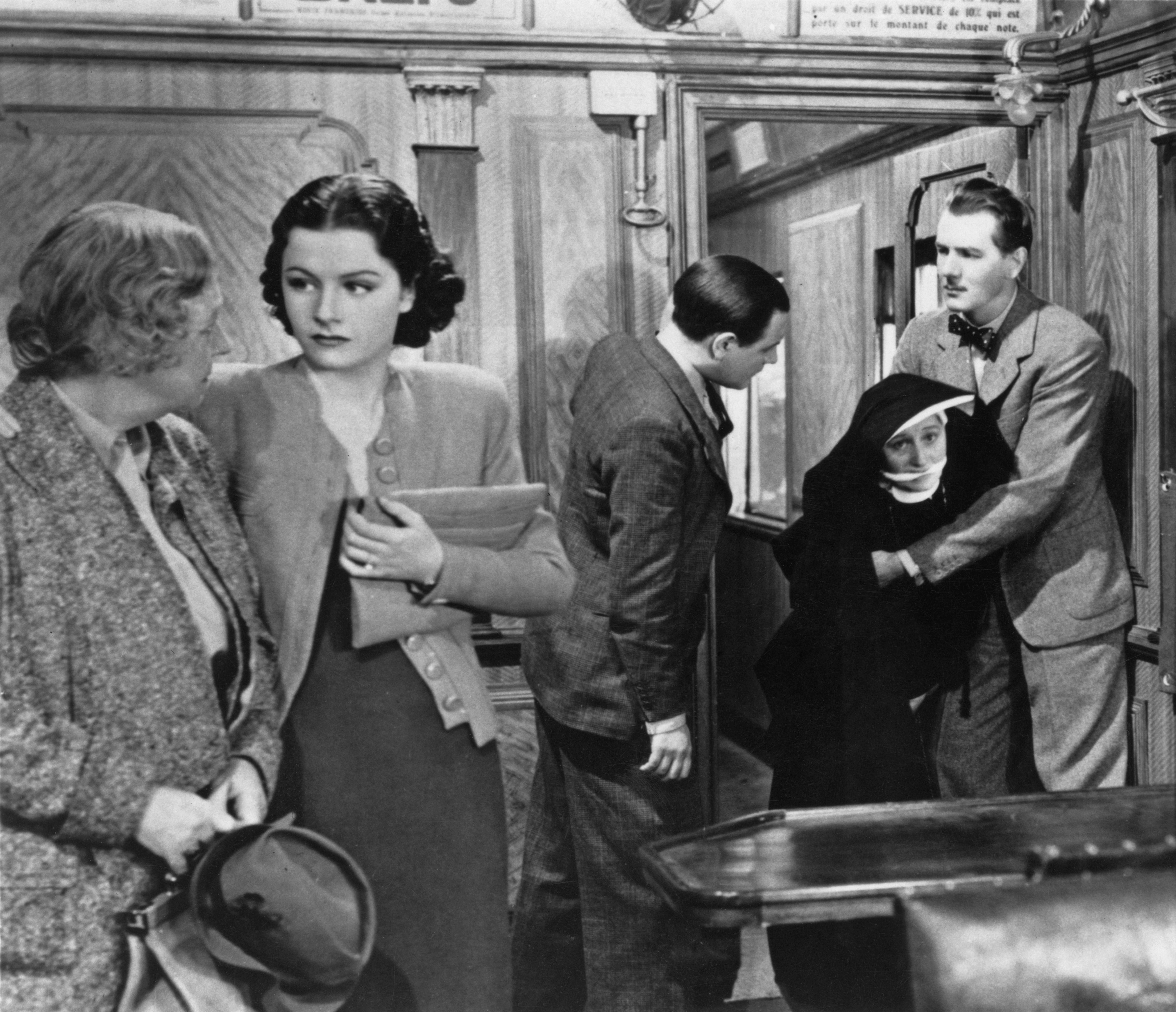 Still of Catherine Lacey, Margaret Lockwood, Michael Redgrave, Naunton Wayne and Dame May Whitty in The Lady Vanishes (1938)