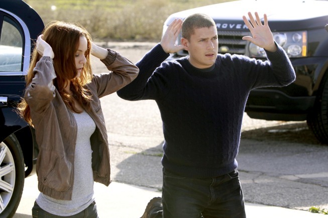 Still of Wentworth Miller and Sarah Wayne Callies in Kalejimo begliai (2005)