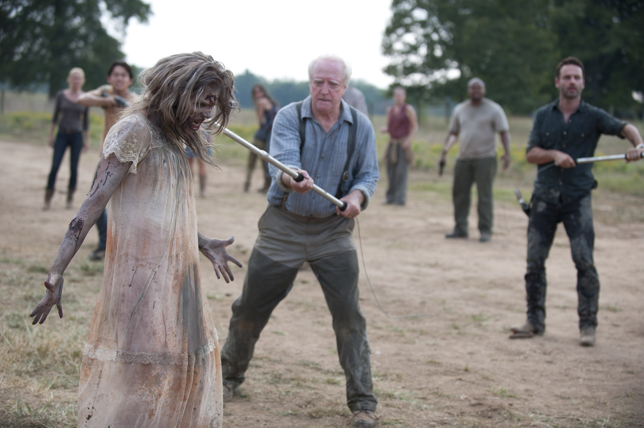 Still of Laurie Holden, Melissa McBride, Sarah Wayne Callies, Scott Wilson and Steven Yeun in Vaiksciojantys negyveliai (2010)