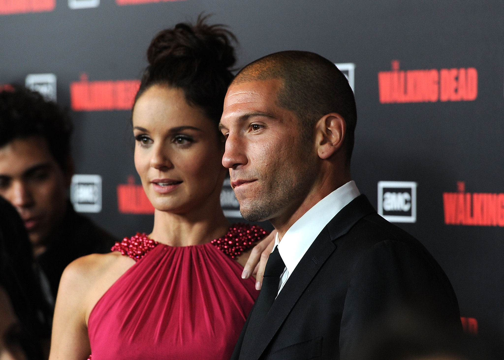 Sarah Wayne Callies and Jon Bernthal at event of Vaiksciojantys negyveliai (2010)