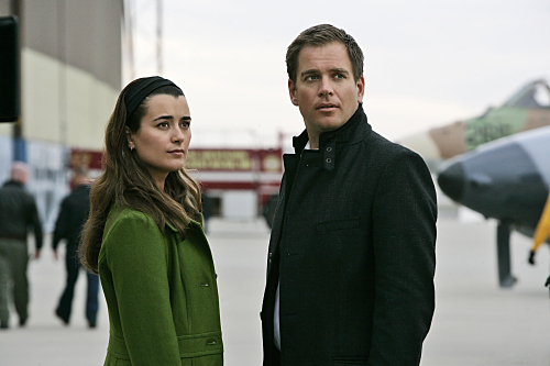 Still of Michael Weatherly and Cote de Pablo in NCIS: Naval Criminal Investigative Service (2003)