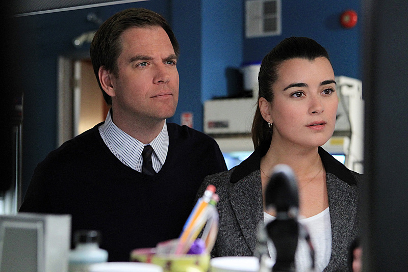 Still of Michael Weatherly and Cote de Pablo in NCIS: Naval Criminal Investigative Service (2003)