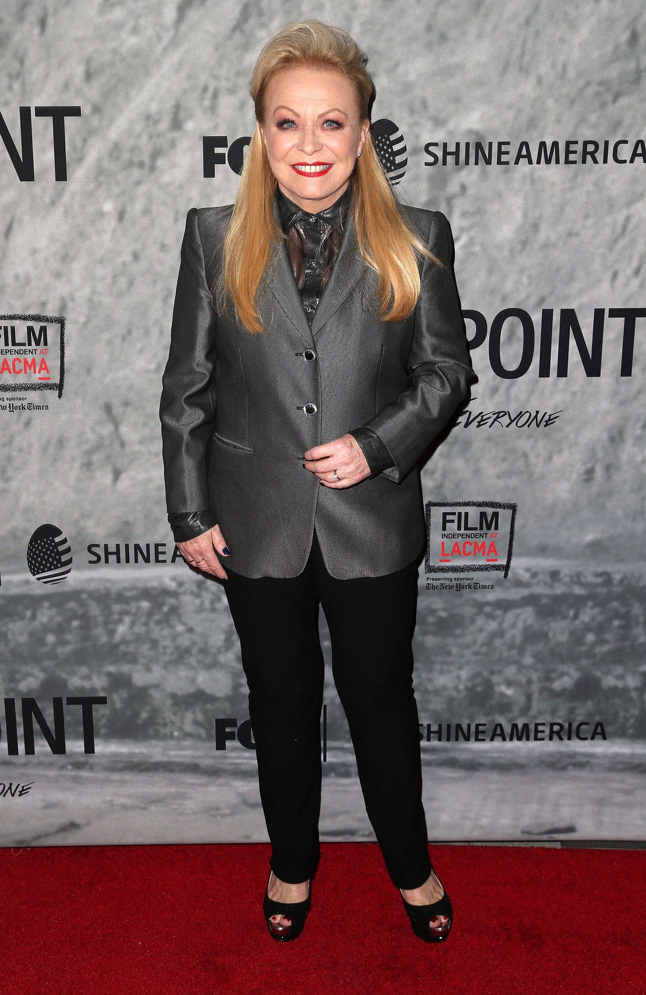 Jacki Weaver at event of Gracepoint (2014)