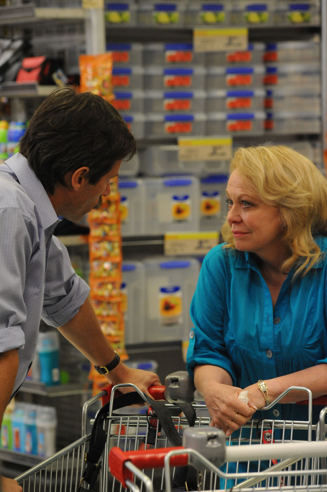 Still of Guy Pearce and Jacki Weaver in Animal Kingdom (2010)