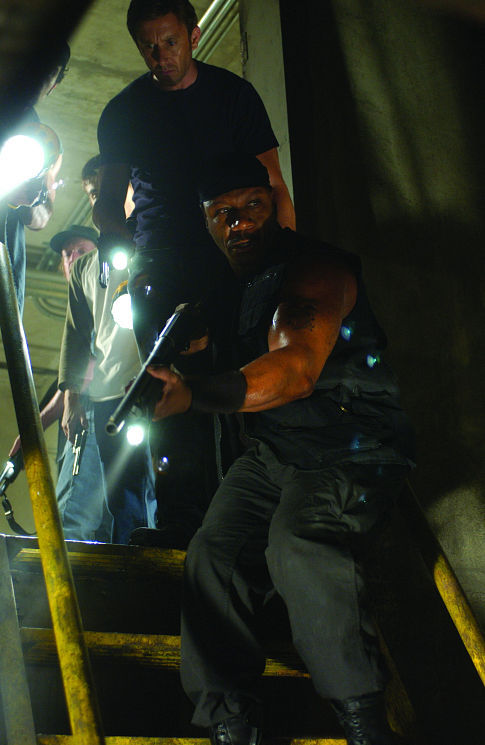 Still of Ving Rhames and Jake Weber in Dawn of the Dead (2004)