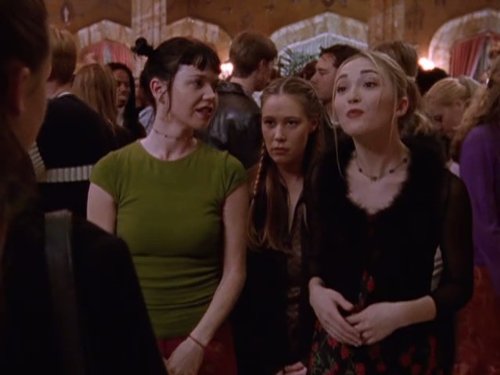 Still of Shelly Cole, Teal Redmann and Liza Weil in Gilmore Girls (2000)