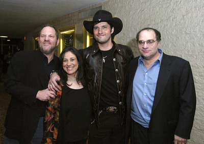 Robert Rodriguez, Harvey Weinstein, Elizabeth Avellan and Bob Weinstein at event of Nuodemiu miestas (2005)