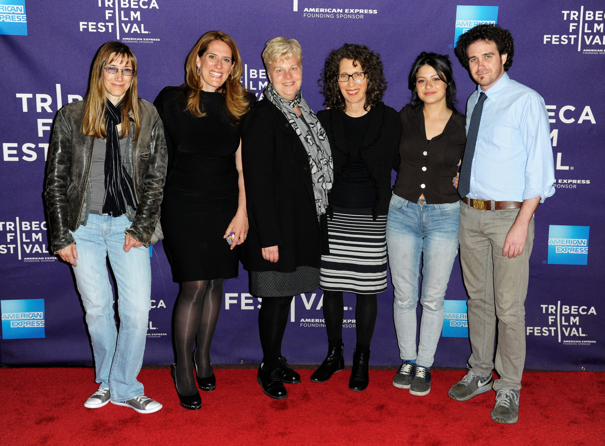 Gloria Norris, Alia Shawkat and Jane Weinstock at event of The Moment (2013)