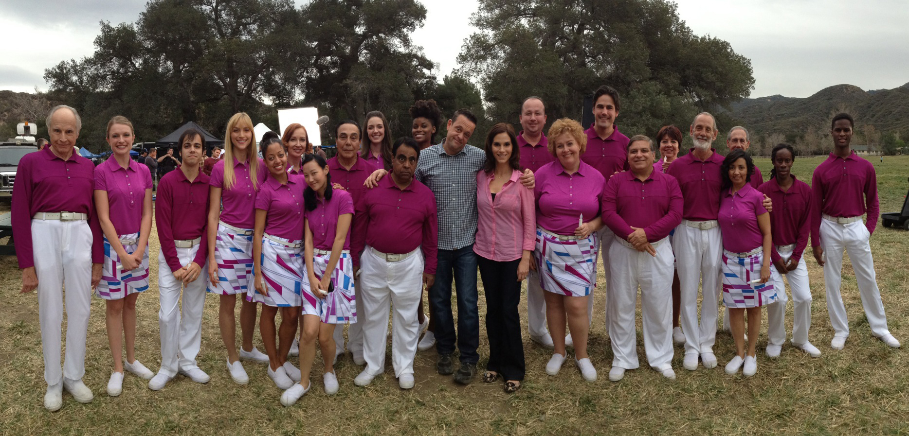 Tracy Weisert in ABC's THE NEIGHBORS Alien group shot with Jami Gertz & Lenny Venito and fellow Alien friends 2013
