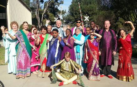 Tracy Weisert & Alien friends in ABC's THE NEIGHBORS Bollywood episode 