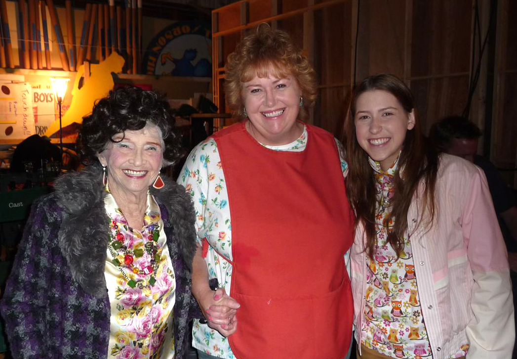 Jeanette Miller (Aunt Edie) Tracy Weisert (Cashier) and Eden Sher (Sue) THE MIDDLE