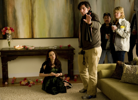 Still of Kristen Stewart and Chris Weitz in Jaunatis (2009)