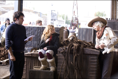 Sam Elliott, Chris Weitz and Dakota Blue Richards in The Golden Compass (2007)