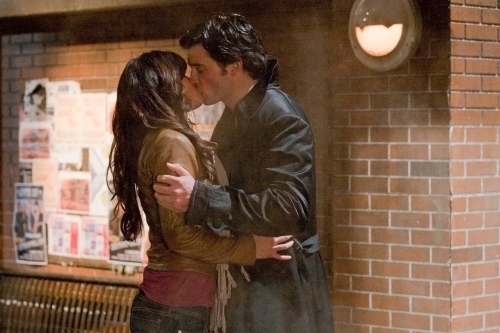 Still of Tom Welling and Erica Durance in Smallville (2001)