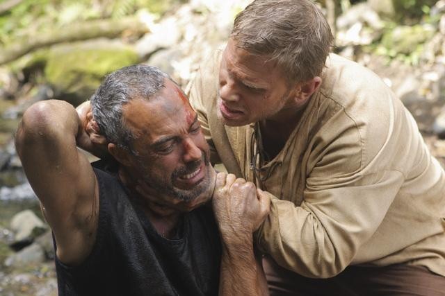 Still of Mark Pellegrino and Titus Welliver in Dinge (2004)