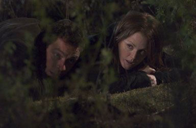 Still of Julianne Moore and Dominic West in The Forgotten (2004)