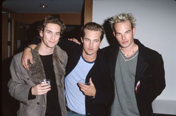 Ryan Browning, Oliver Hudson and Joel West at event of The Smokers (2000)