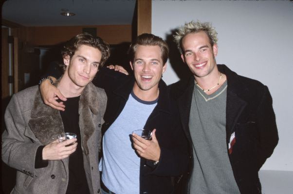 Ryan Browning, Oliver Hudson and Joel West at event of The Smokers (2000)