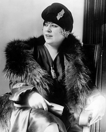 Mae West on the witness stand at her 