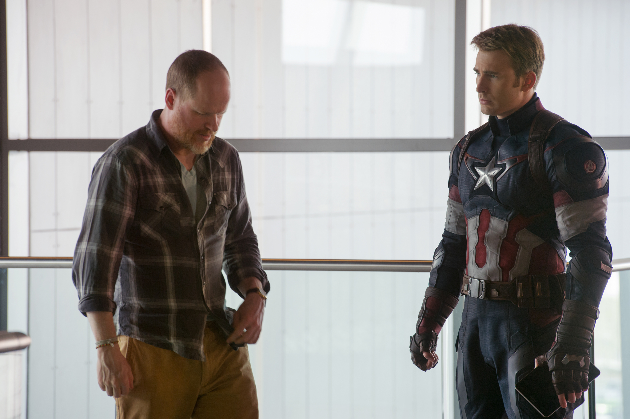 Still of Chris Evans and Joss Whedon in Kersytojai 2 (2015)