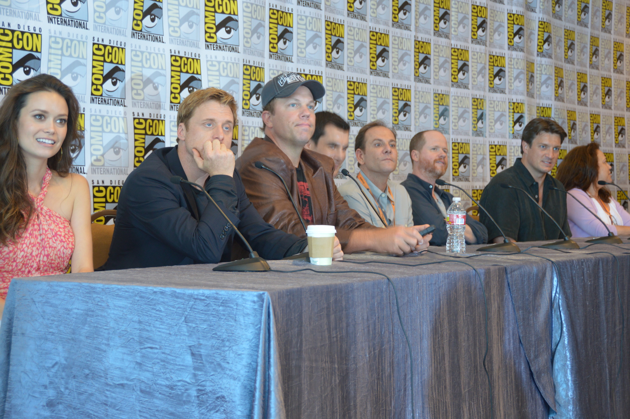 Adam Baldwin, Nathan Fillion, Sean Maher, Alan Tudyk, Joss Whedon and Summer Glau at event of Firefly (2002)