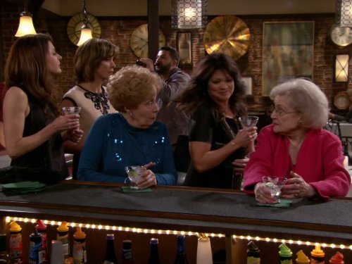 Still of Valerie Bertinelli, Jane Leeves, Wendie Malick, Georgia Engel and Betty White in Hot in Cleveland (2010)