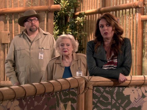 Still of Jane Leeves, Daniel Roebuck and Betty White in Hot in Cleveland (2010)