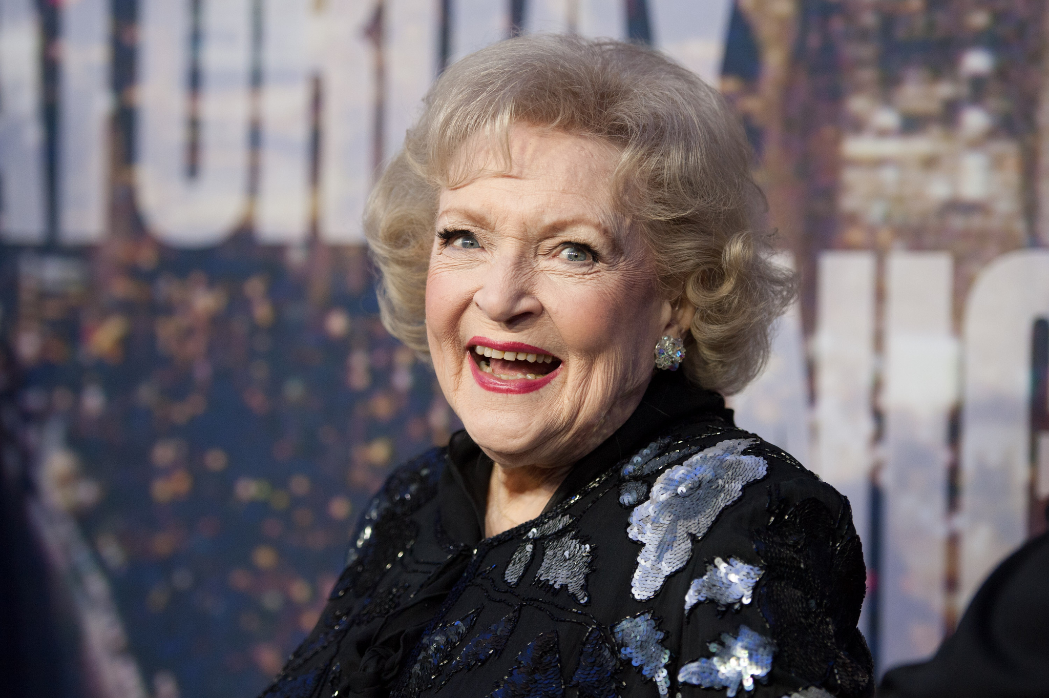 Betty White at event of Saturday Night Live: 40th Anniversary Special (2015)