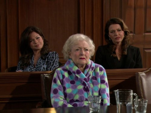 Still of Valerie Bertinelli, Jane Leeves and Betty White in Hot in Cleveland (2010)