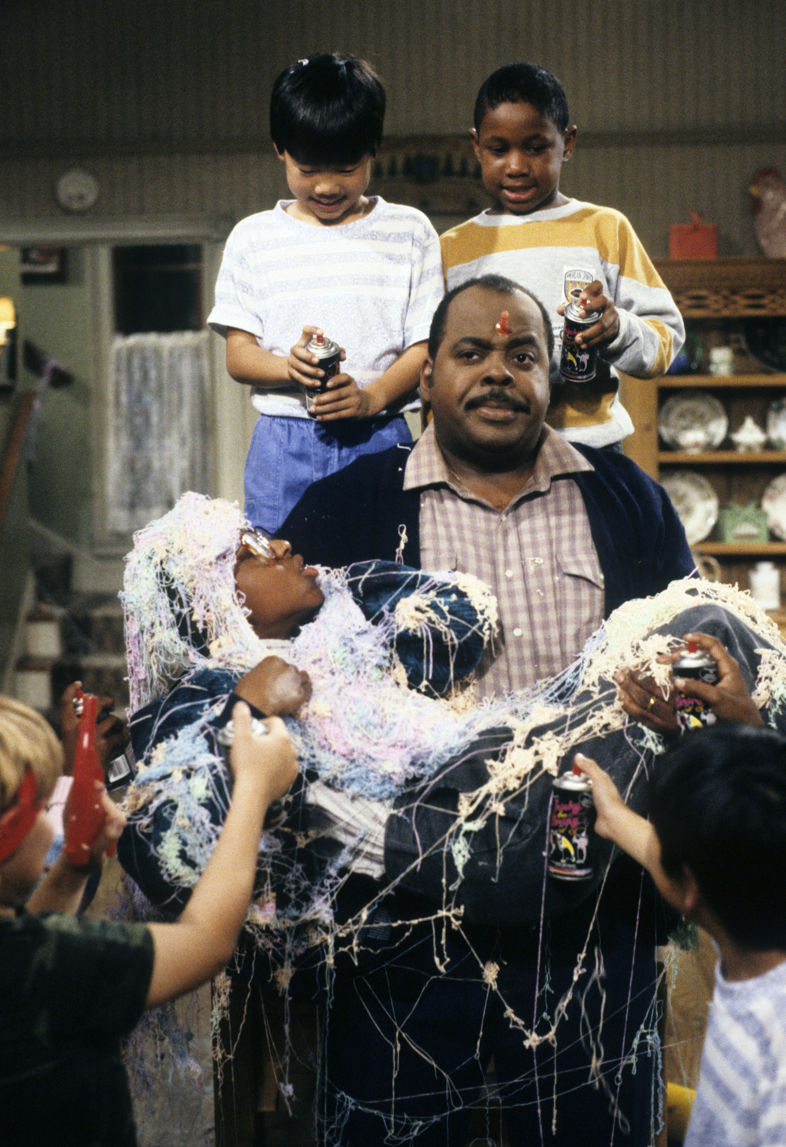 Still of Reginald VelJohnson and Jaleel White in Family Matters (1989)