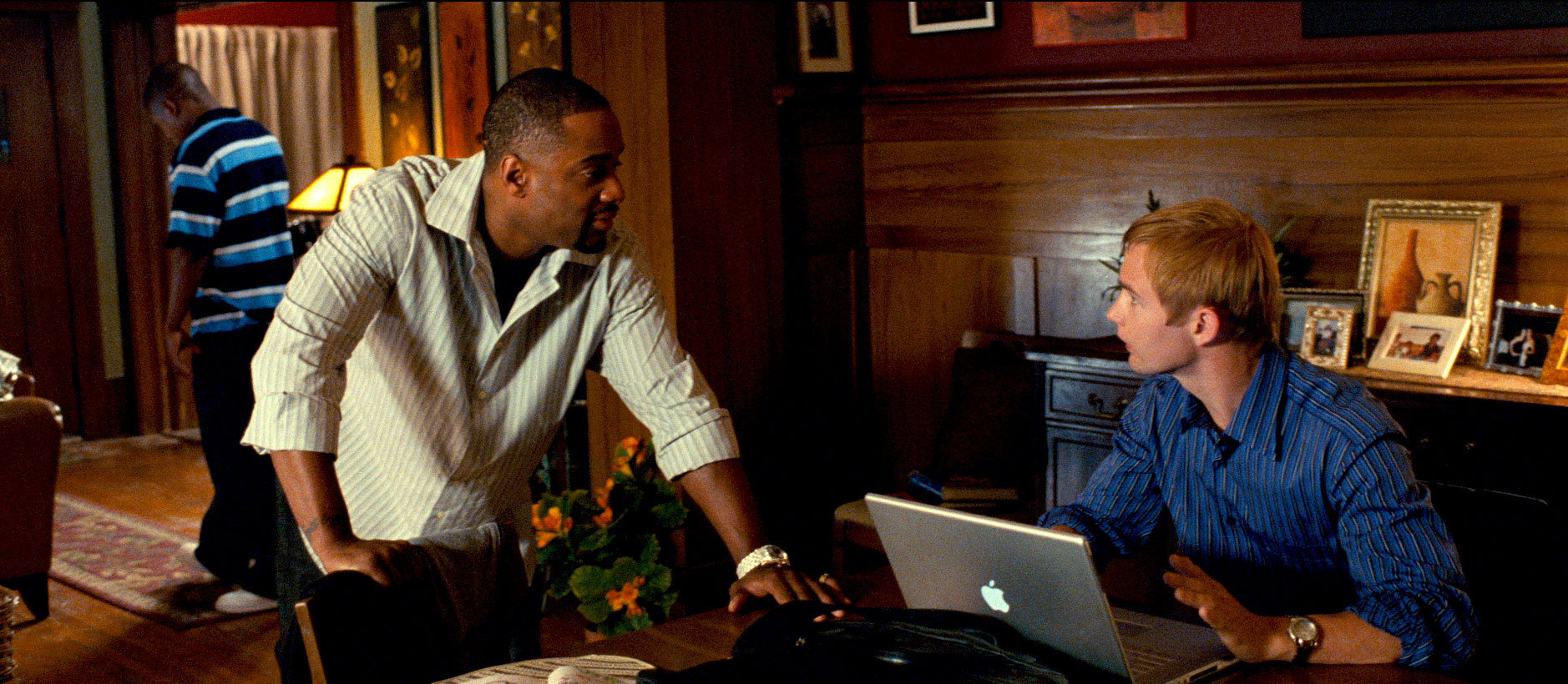 Still of Charles Malik Whitfield and Brian Geraghty in Krews (2010)