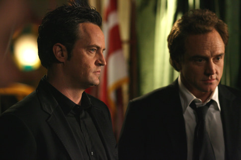 Still of Matthew Perry and Bradley Whitford in Studio 60 on the Sunset Strip (2006)