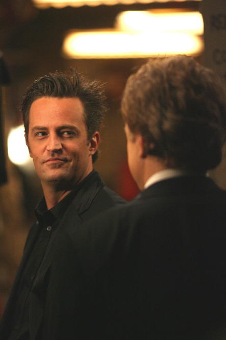 Still of Matthew Perry and Bradley Whitford in Studio 60 on the Sunset Strip (2006)