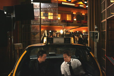 Still of Matthew Perry and Bradley Whitford in Studio 60 on the Sunset Strip (2006)