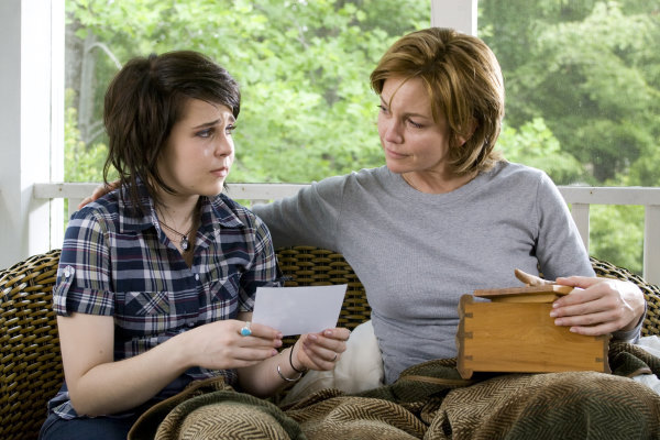 Still of Diane Lane and Mae Whitman in Nights in Rodanthe (2008)