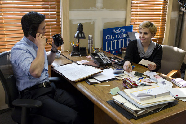 Still of Jonathan Tucker and Mae Whitman in Parenthood (2010)