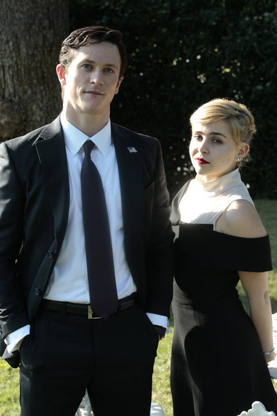 Still of Jonathan Tucker and Mae Whitman in Parenthood (2010)